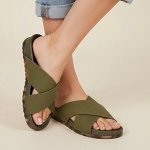 Rothy’s The Weekend Slide Green Tortoise Sandal Womens 9